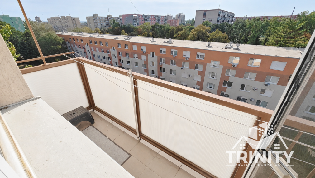 Na prenájom zariadený 3-izbový byt s balkónom v Nových Zámkoch