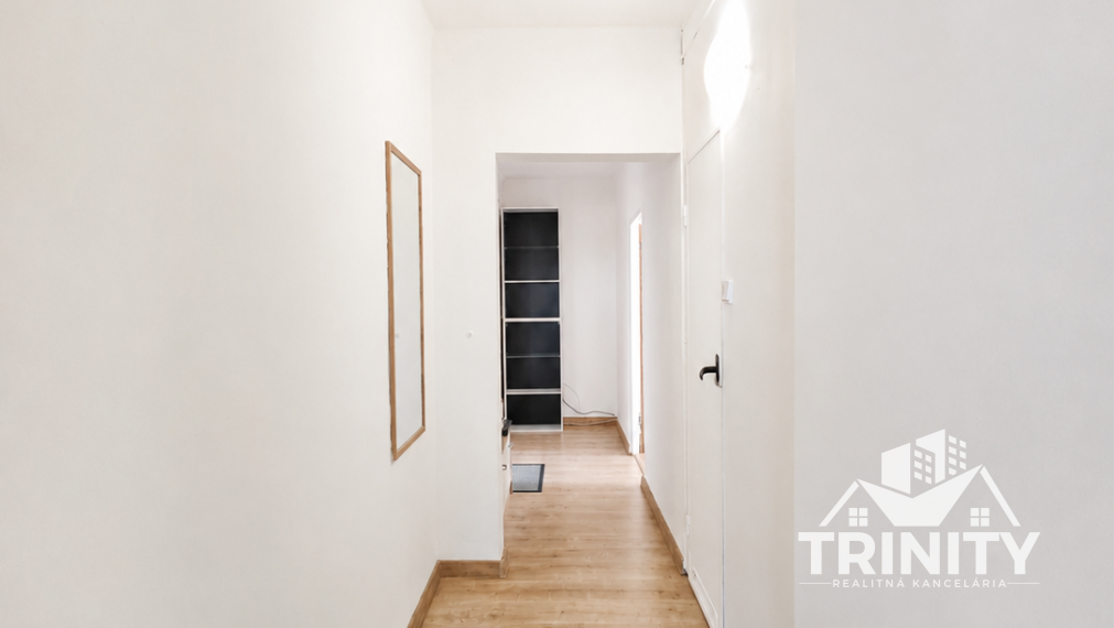 Na prenájom zariadený 3-izbový byt s balkónom v Nových Zámkoch