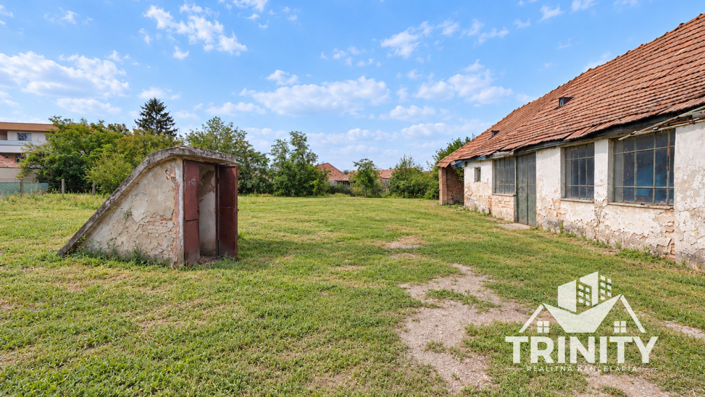 IBA U NÁS - Na predaj stavebný pozemok v centre obce Dvory nad Žitavou