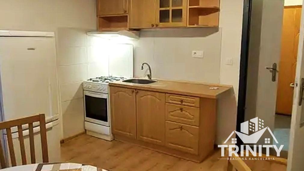 Na prenájom čiastočne zariadený 1-izbový byt s balkónom v meste Šurany
