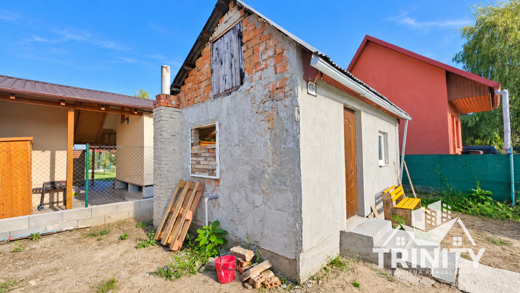 EXKLUZIVNE - Na predaj murovaná chata na ľanovej ulici v Nových Zámkoch