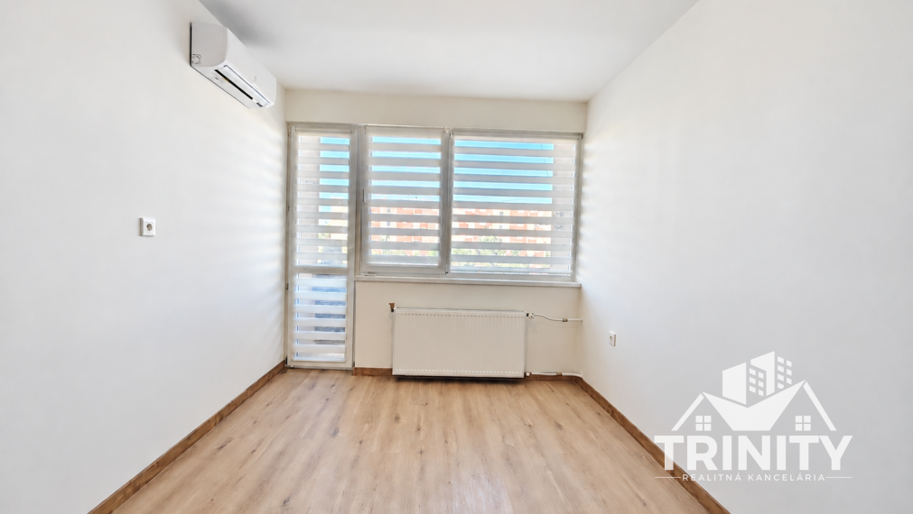 Na predaj kompletne prerobený 2-izbový byt s balkónom v Nových Zámkoch