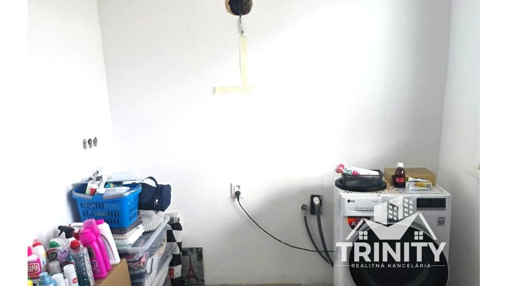 Na predaj kompletne zrekonštruovaný 2-izbový byt  s balkónom v obci Bajč