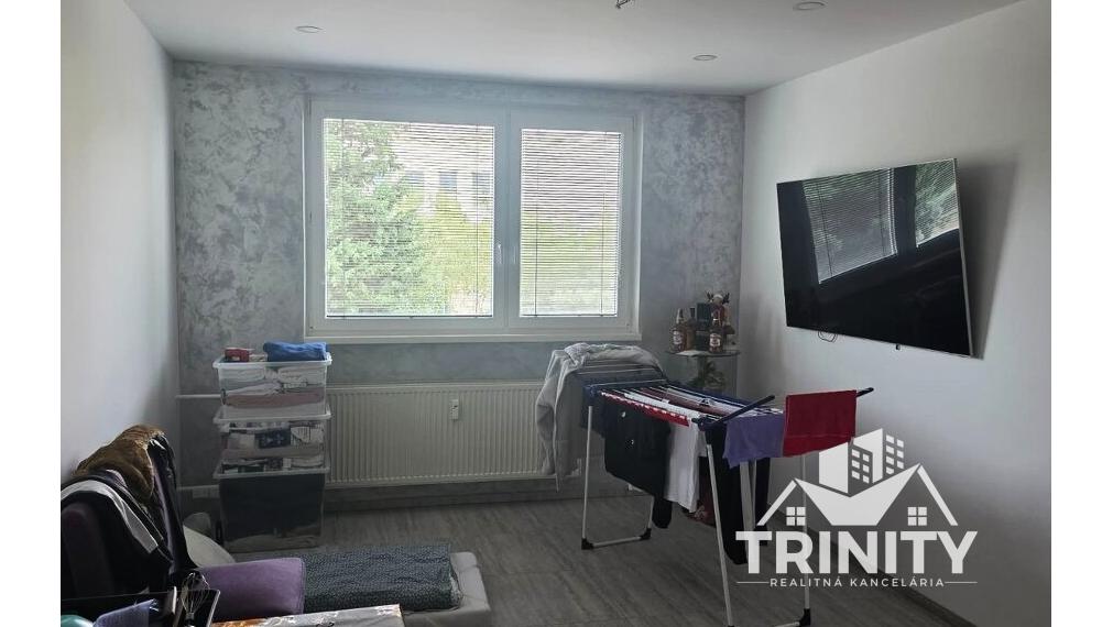 Na predaj kompletne zrekonštruovaný 2-izbový byt  s balkónom v obci Bajč