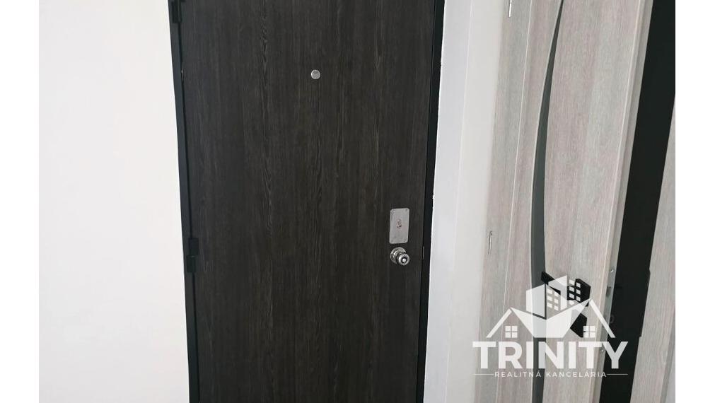 Na predaj kompletne zrekonštruovaný 2-izbový byt  s balkónom v obci Bajč