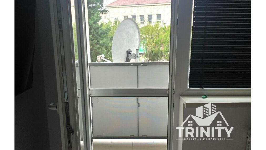 Na predaj kompletne zrekonštruovaný 2-izbový byt  s balkónom v obci Bajč