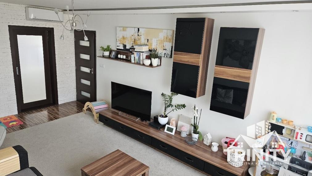 Na predaj zrekonštruovaný 3-izbový byt s balkónom v meste Nové Zámky