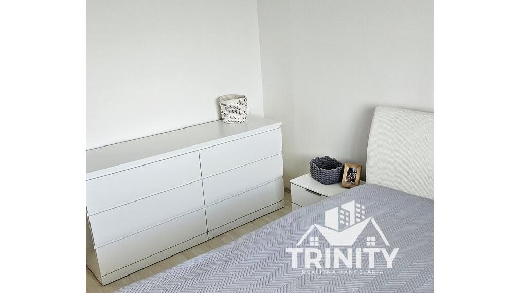Na predaj zrekonštruovaný 3-izbový byt s balkónom v meste Nové Zámky