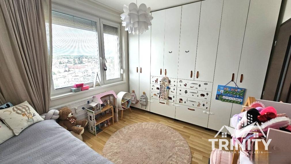 Na predaj zrekonštruovaný 3-izbový byt s balkónom v meste Nové Zámky