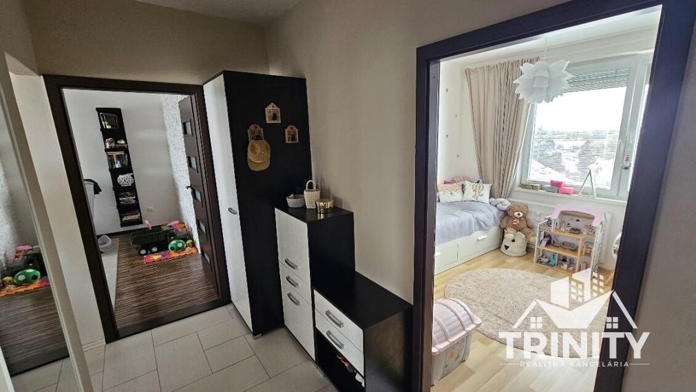 Na predaj zrekonštruovaný 3-izbový byt s balkónom v meste Nové Zámky