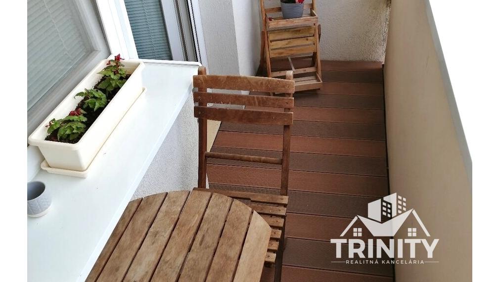 Na predaj zrekonštruovaný 3-izbový byt s balkónom v meste Nové Zámky