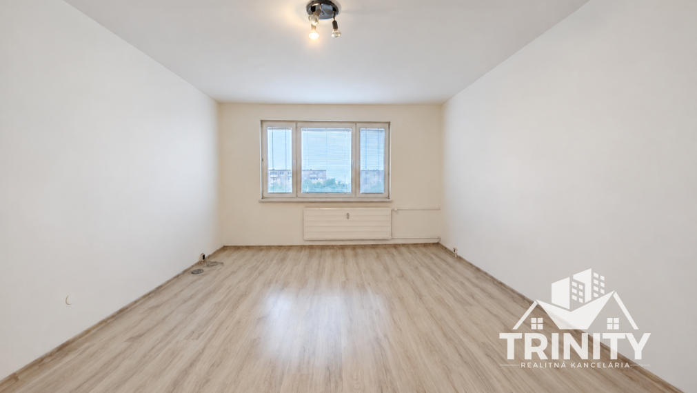 Na prenájom 2-izbový byt s balkónom na MDŽ v Šuranoch