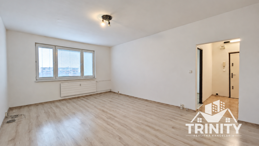 Na prenájom 2-izbový byt s balkónom na MDŽ v Šuranoch