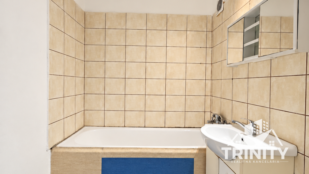 Na prenájom 2-izbový byt s balkónom na MDŽ v Šuranoch