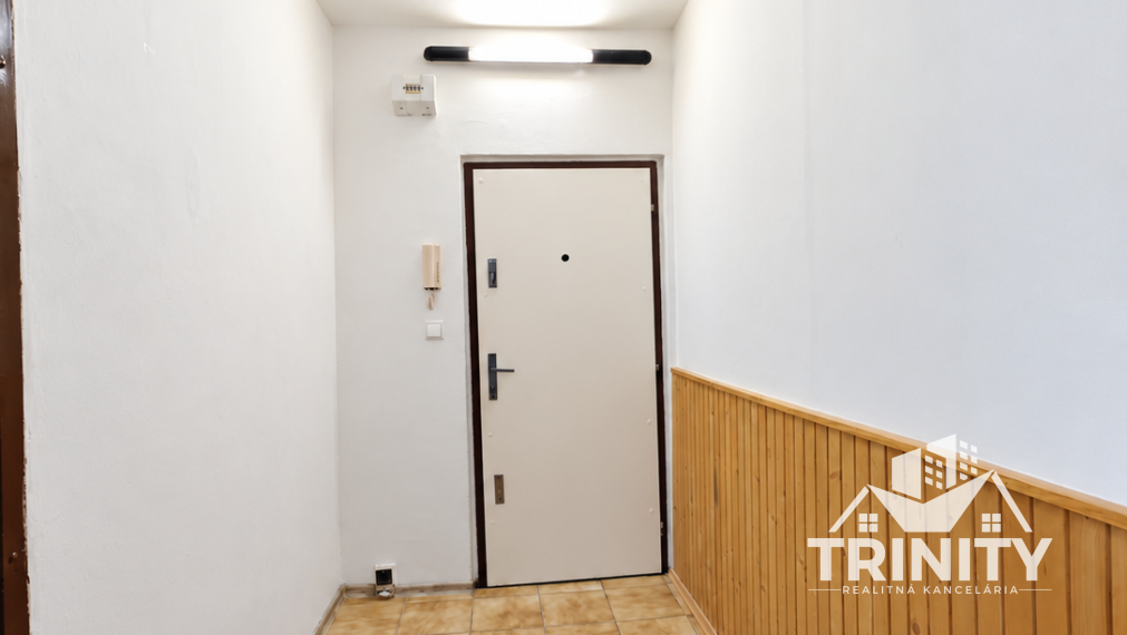 Na prenájom 2-izbový byt s balkónom na MDŽ v Šuranoch