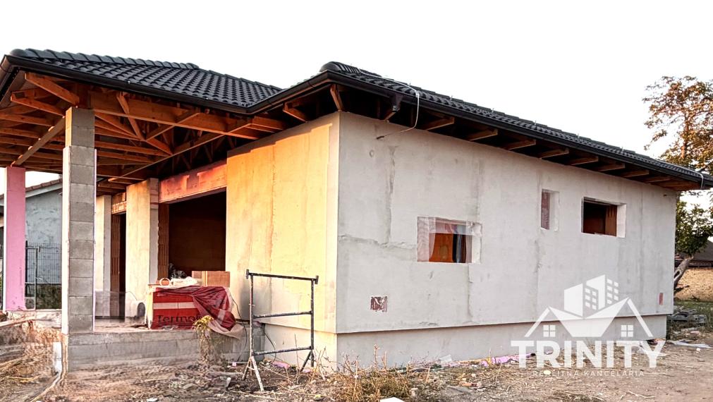 Na predaj novostavba 4-izbového rodinného domu s terasou v obci Andovce