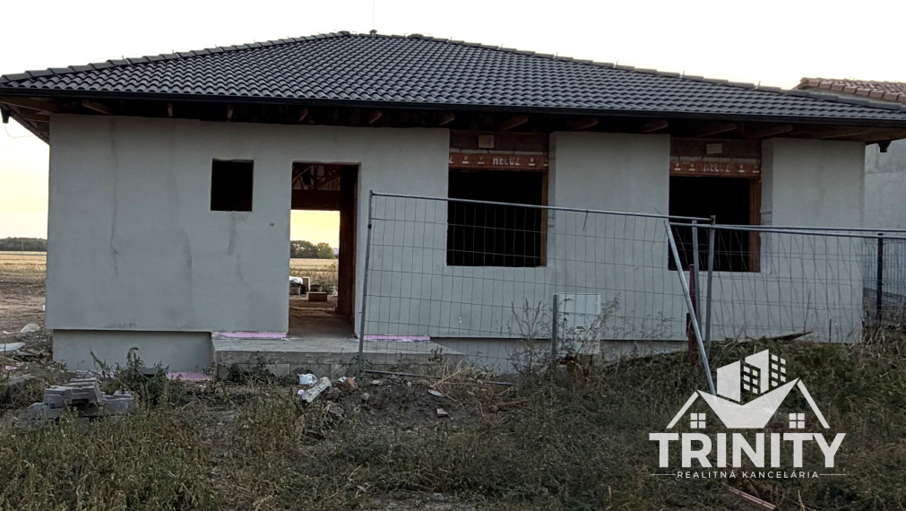 Na predaj novostavba 4-izbového rodinného domu s terasou v obci Andovce