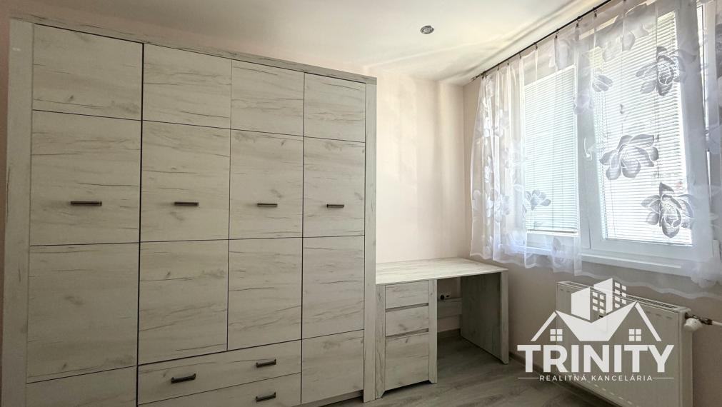 Na prenájom kompletne zariadený 3-izbový byt s balkónom v meste Nové Zámky
