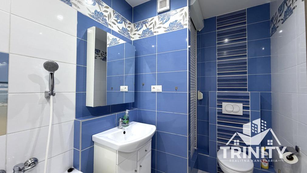 Na prenájom kompletne zariadený 3-izbový byt s balkónom v meste Nové Zámky
