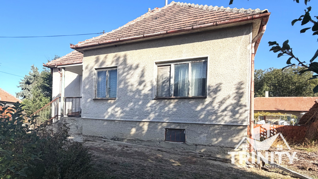 Na predaj 3-izbový rodinný dom s veľkým pozemkom v obci Hul