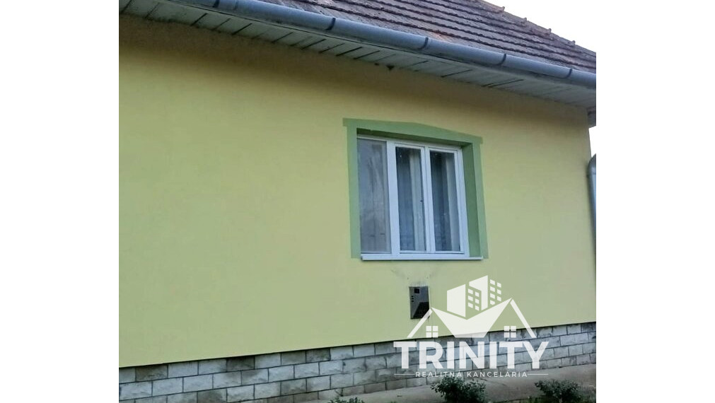 Na predaj stavebný pozemok so starším domom v obci Radava