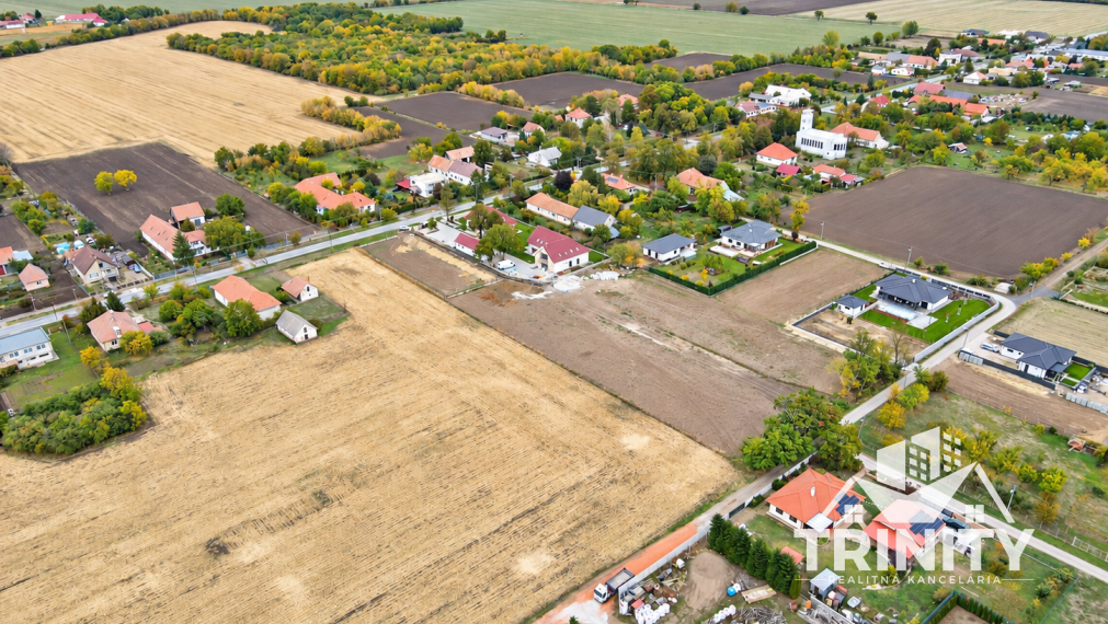 EXKLUZÍVNE - Na predaj stavebný pozemok v obci Rastislavice