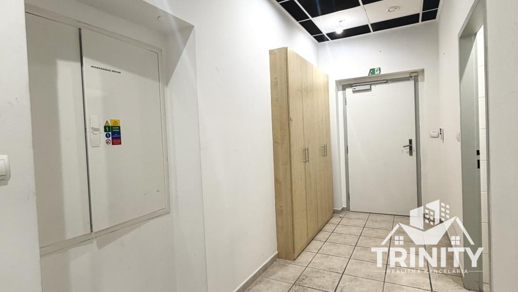 Na prenájom priestranný obchodný priestor priamo v centre mesta Nové Zámky
