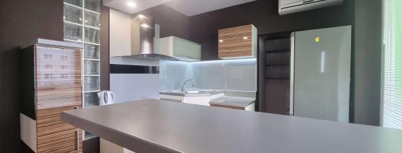 Na predaj zariadený 2-izbový byt s loggiou v meste Nové Zámky