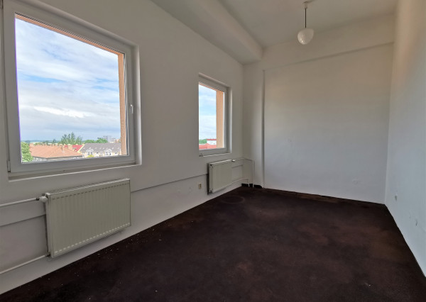 NA PRENÁJOM - kancelárske priestory priamo v centre mesta Nové Zámky