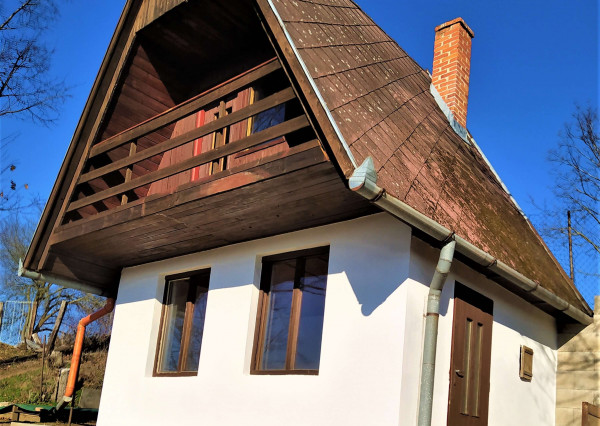 Znížená cena -Na predaj poschodová murovaná chatka v Kamenici nad Hronom