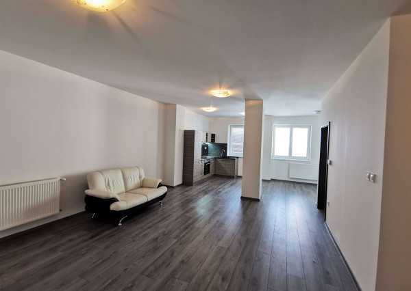 Na prenájom 2-izbový byt s loggiou v centre mesta Nové Zámky