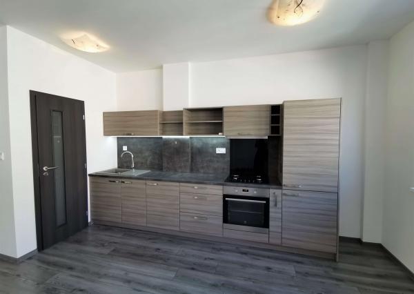 Na prenájom 2-izbový byt s balkónom v centre mesta Nové Zámky