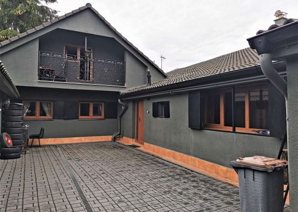 NA PREDAJ 5-izbový tehlový podlažný rodinný dom v Nových Zámkoch