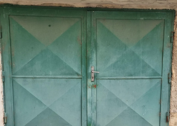 Na prenájom garáž v Nových Zámkoch