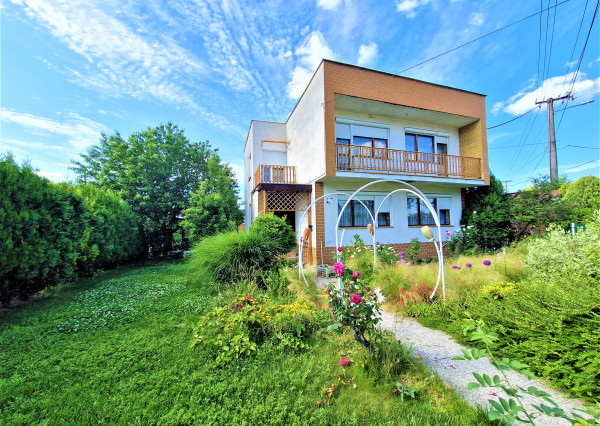 EXKLUZÍVNE NA PREDAJ poschodový rodinný dom v obci Zemné, 3D prehliadka