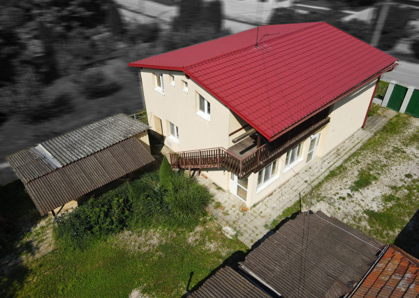 Na predaj Podlažný rodinný dom / Penzión v obci Radava