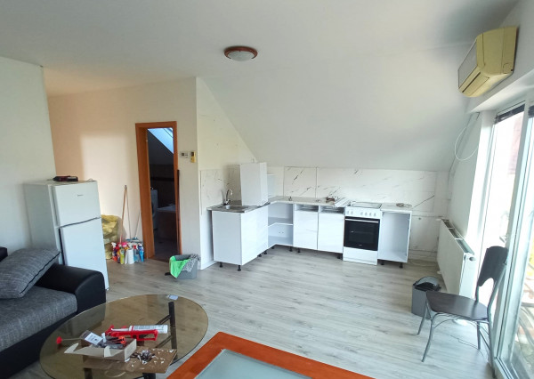 Na prenájom 2-izbový byt pri centre v Nových Zámkoch