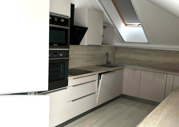 Na prenájom luxusný 3 izbový byt s dvomi balkónmi v centre mesta Nové Zámky