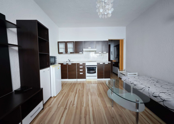 Garsónka s balkónom na prenájom v centre Nových Zámkov