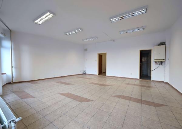 Na prenájom kancelárske/obchodné priestory v Nových Zámkoch