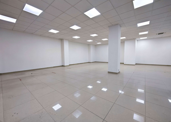 Na prenájom obchodný priestor v centre mesta v Nových Zámkoch