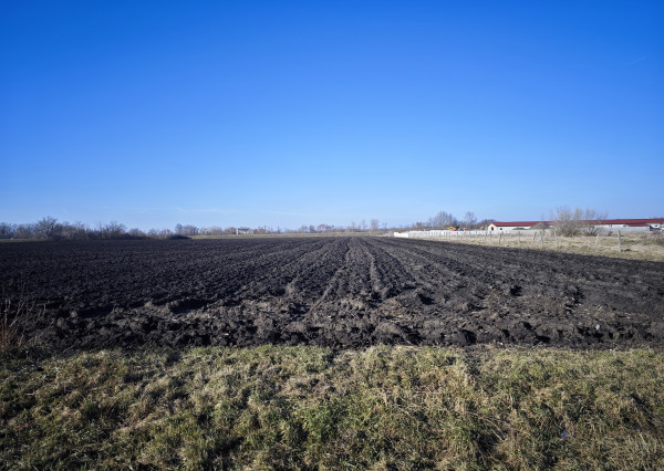 Na predaj pozemok pri obci Úľany nad Žitavou