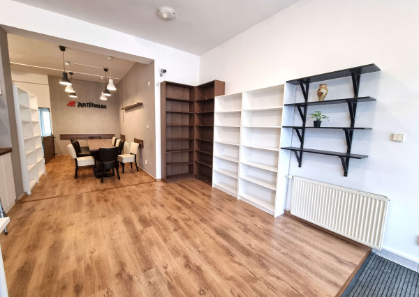 Na prenájom nebytový - obchodný priestor v centre mesta Nové Zámky