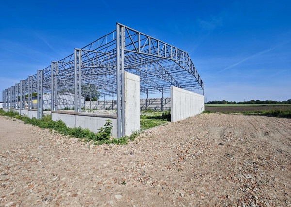 Na predaj ocelová neopláštená hala v Nových Zámkoch