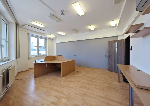Na prenájom nebytový kancelársky priestor v Nových Zámkoch