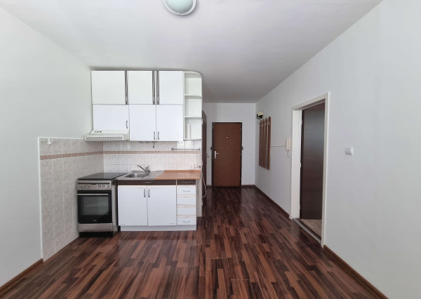 Na prenájom 1-izbový byt s balkónom v meste Nové Zámky