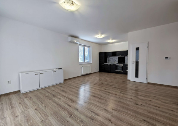 Na prenájom 2-izbový byt s balkónom v centre v Nových Zámkoch