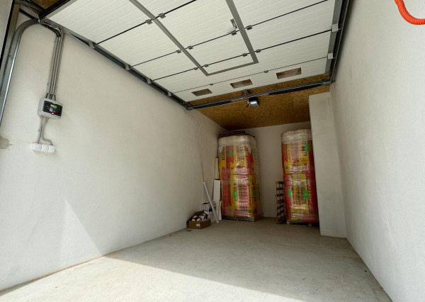 Na prenájom kompletne prerobený sklad, garáž v meste Šurany