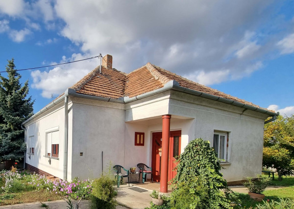 Na predaj tehlový 4-izbový rodinný dom v obci Svätý Peter