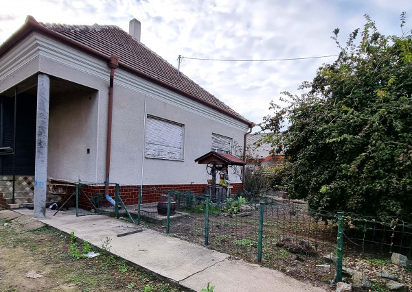 Na predaj 3-izbový rodinný dom s terasou v meste Nesvady